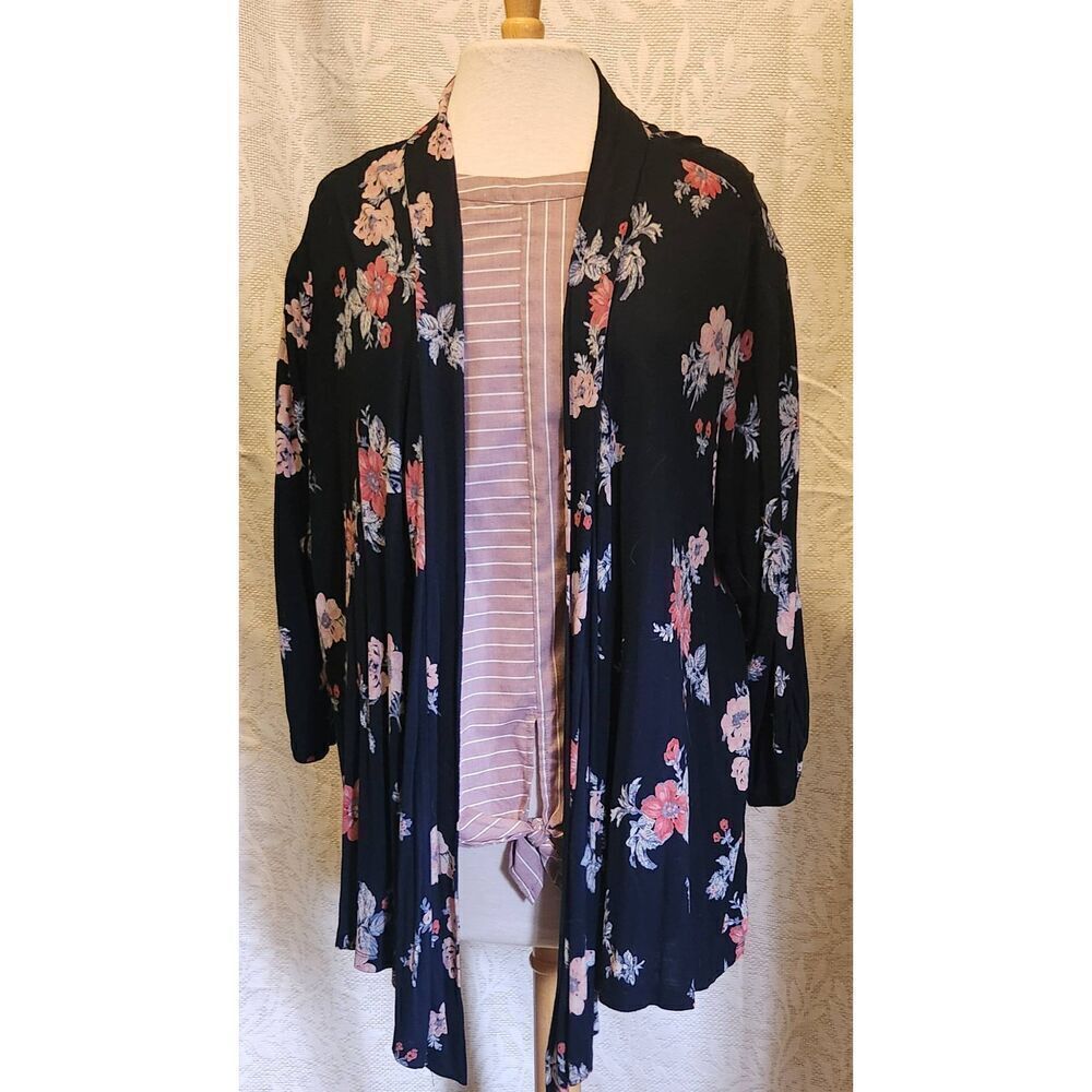 C16 Maurice's navy with pink floral knit kimono